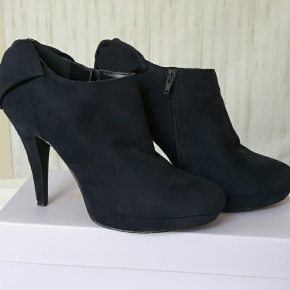 Impo Shoes - Impo ankle boots in Navy Blue size 6M